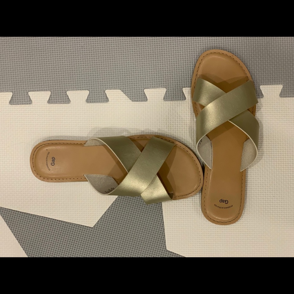 Gap flat sandals